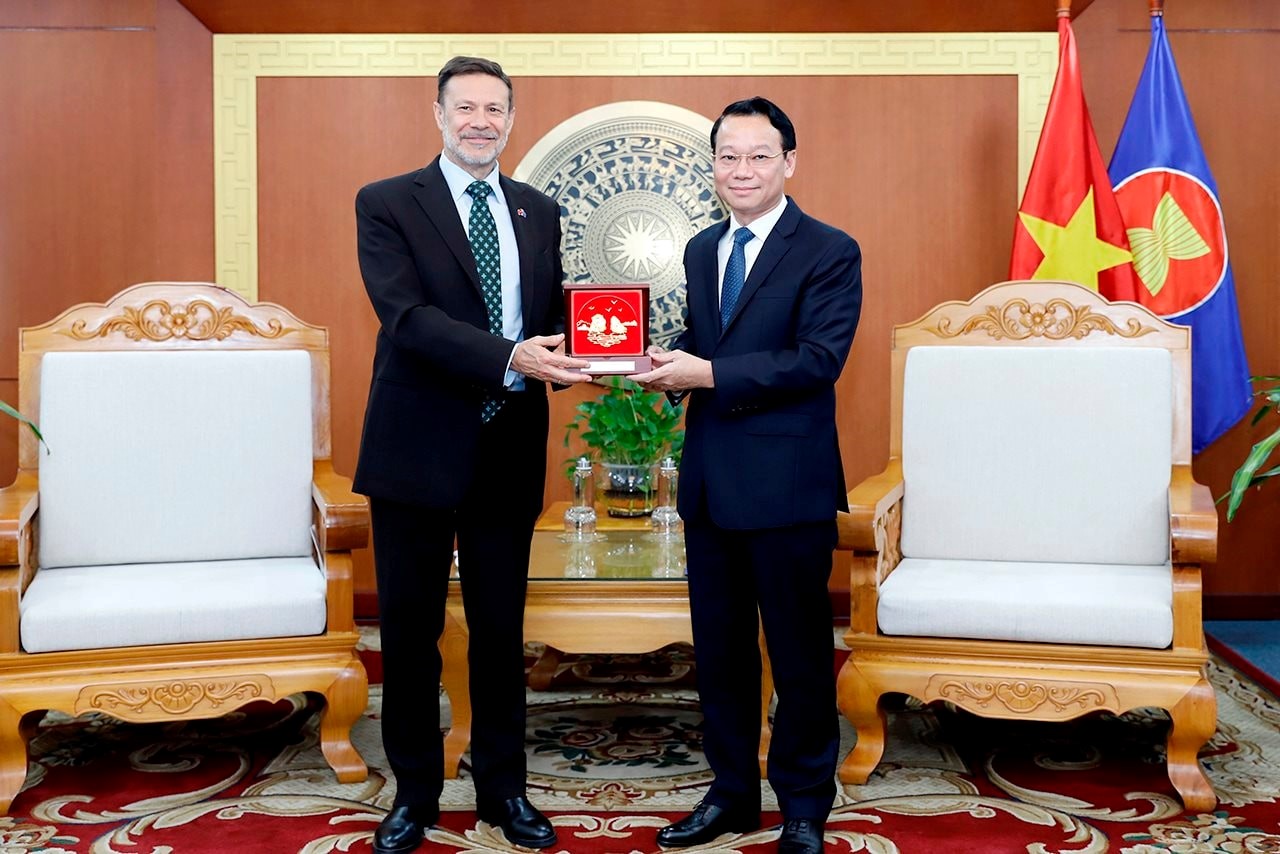 Minister Do Duc Duy receives with the Australian Ambassador to Viet Nam